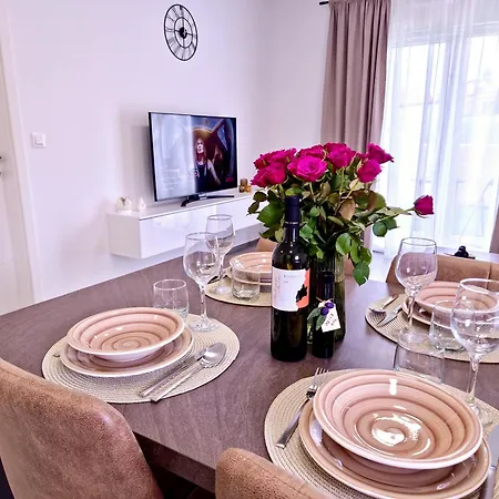 Lägenhet Laura & Nino *
