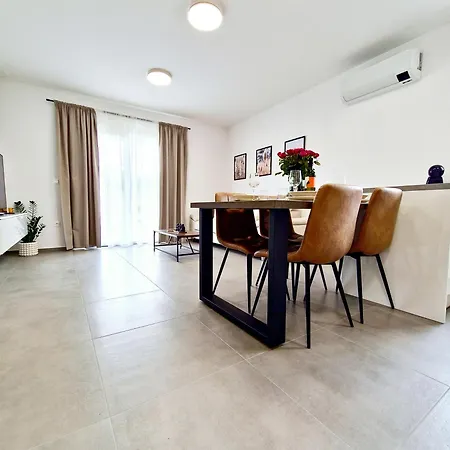 Laura & Nino Apartman